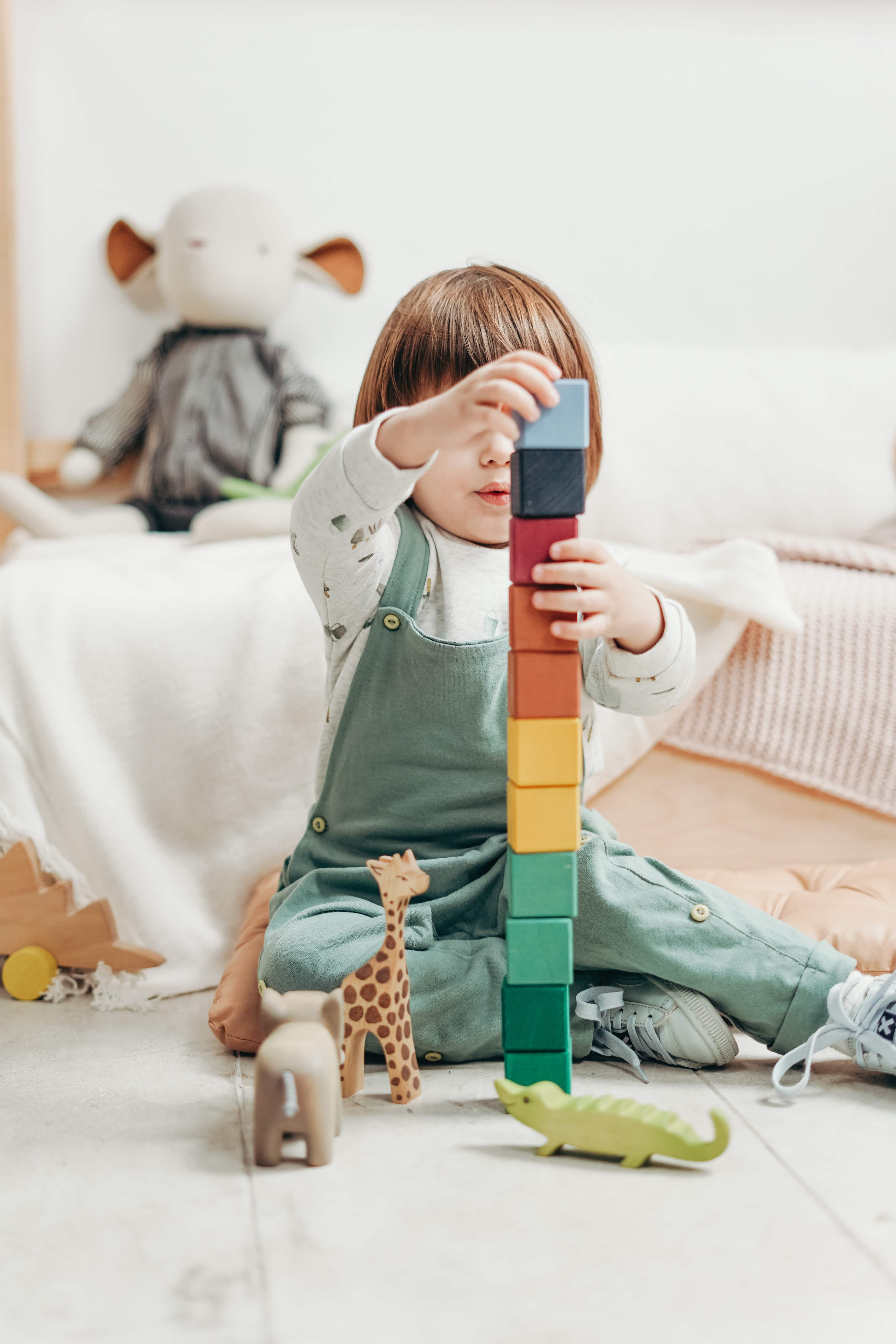 child-with-blocks